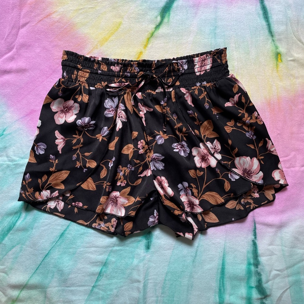 American Eagle Outfitters Floral Ruffle Hem Shorts | Size XS